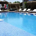 Отель Albeon Luxury Hotel - Alacati 4*